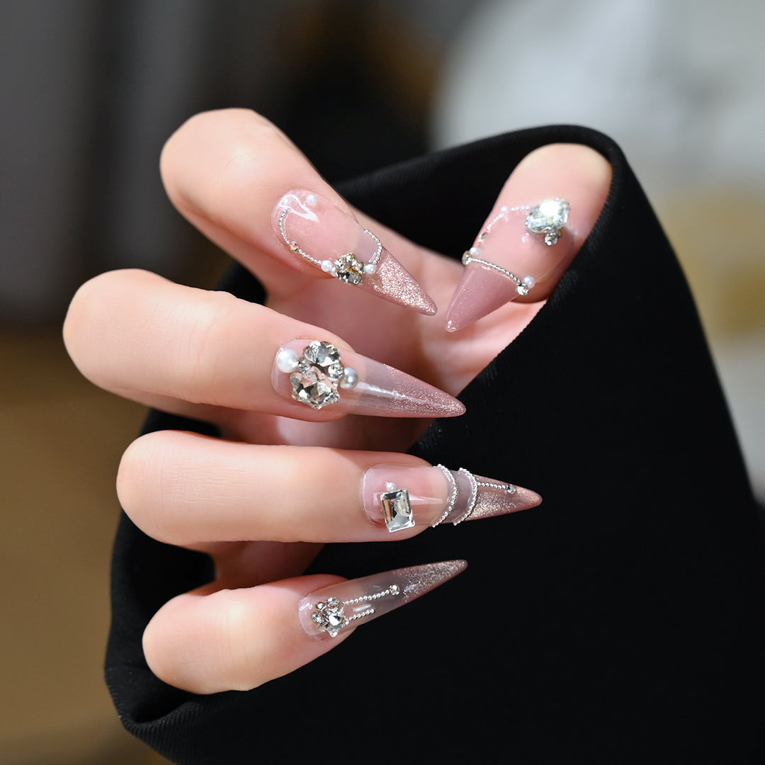 トレンドトラップネイルアートスタジオ：ミニマリストからグラムまで、あらゆるバイブのための40以上のプレスオンセット！